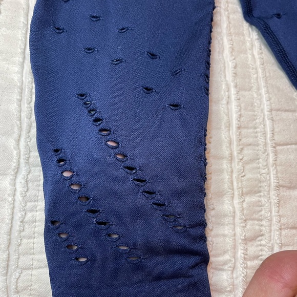 Victoria secret sport Capri leggings with slits in medium - Picture 12 of 15